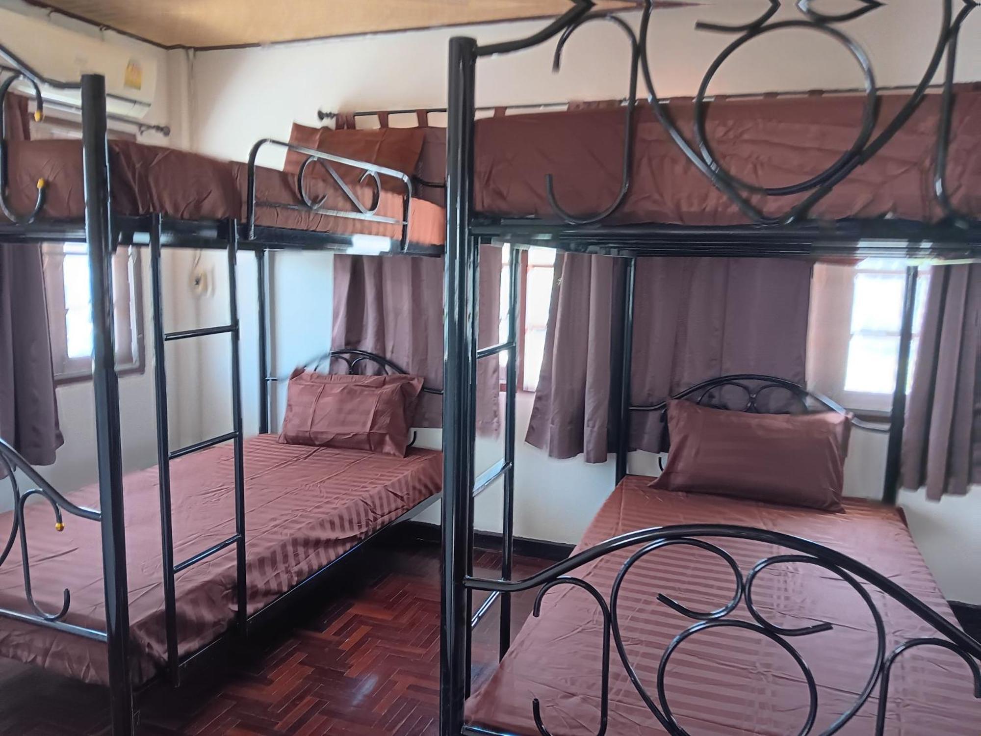 Hug Glur House Tour And Hostel (Adults Only) Chiang Mai Exterior photo